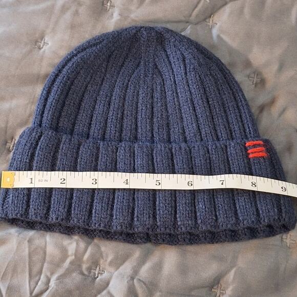 Urban Outfitters Beanie UNISEX OSFM Navy Chunky Ribbed Cuffed Outdoor Cozy - Picture 2 of 5